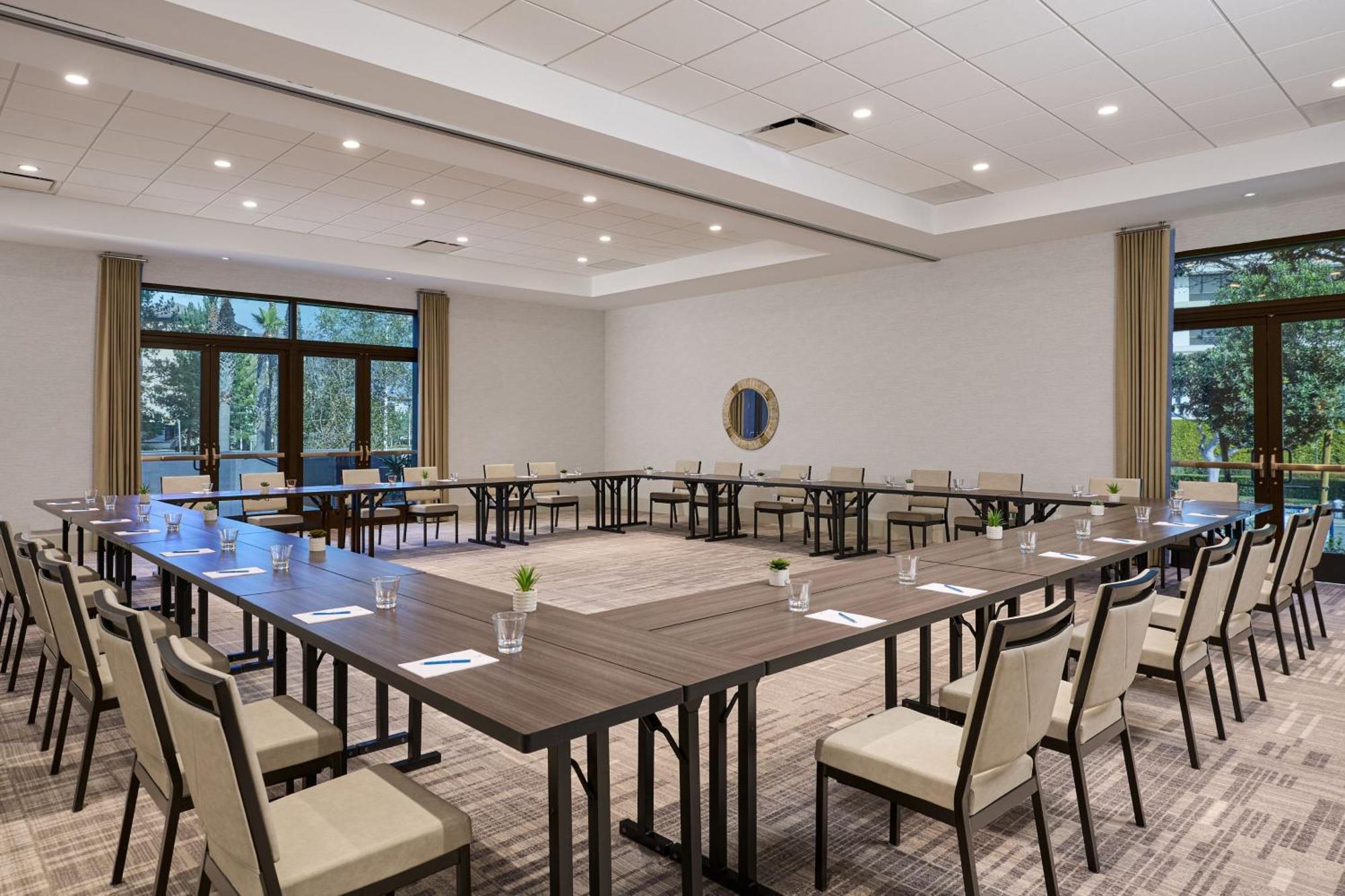 Newport Beach, A Marriott & 4*
