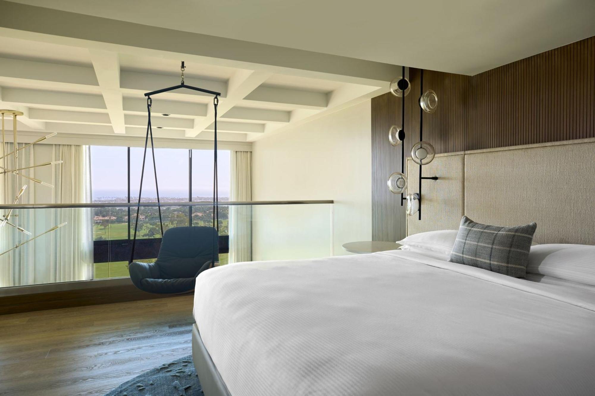 Newport Beach, A Marriott & Hotel 4*