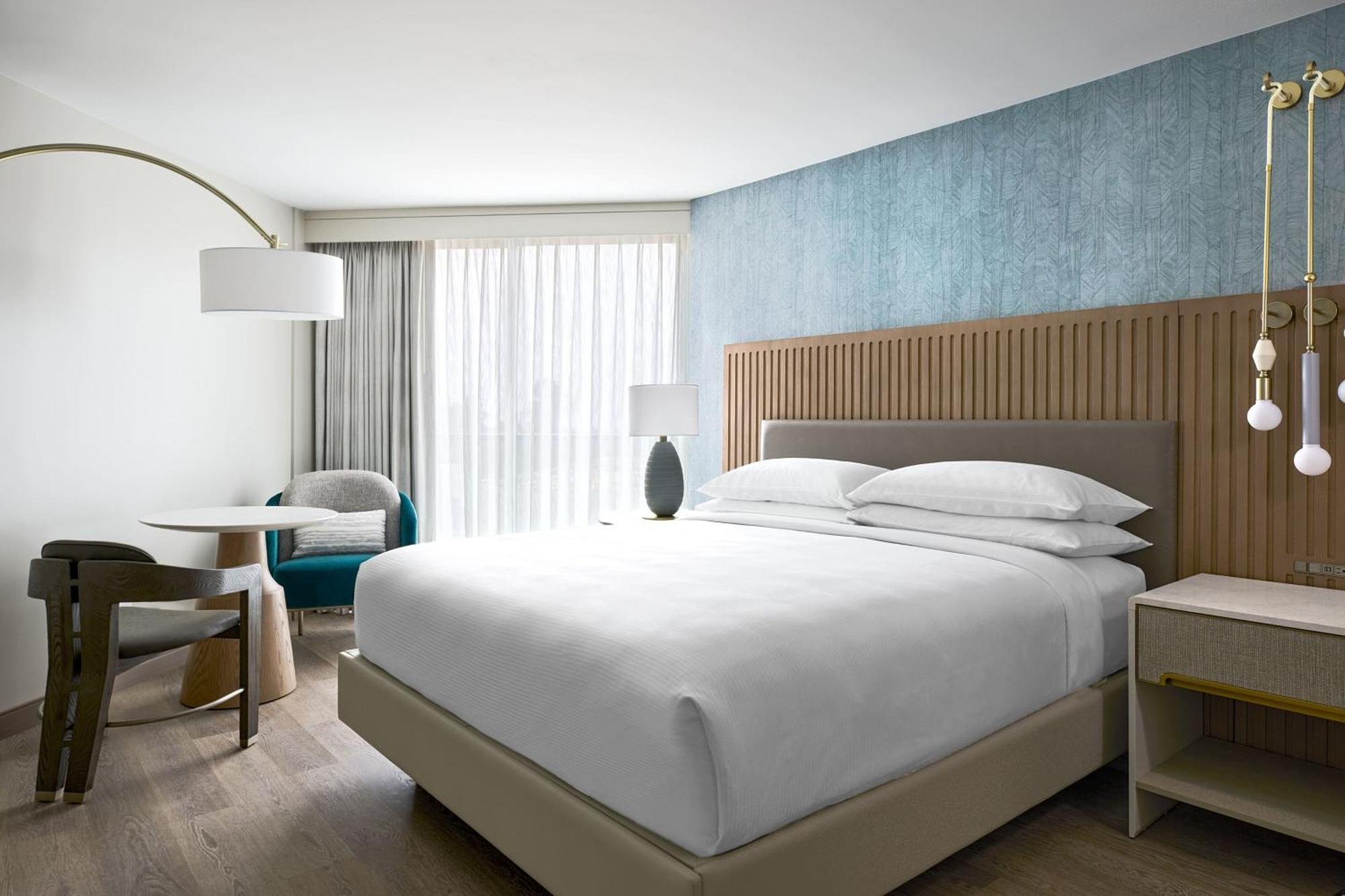 Newport Beach, A Marriott & 4*