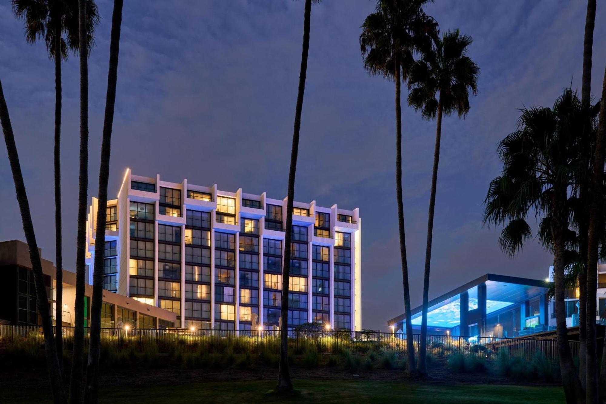Newport Beach, A Marriott & Hotel 4*