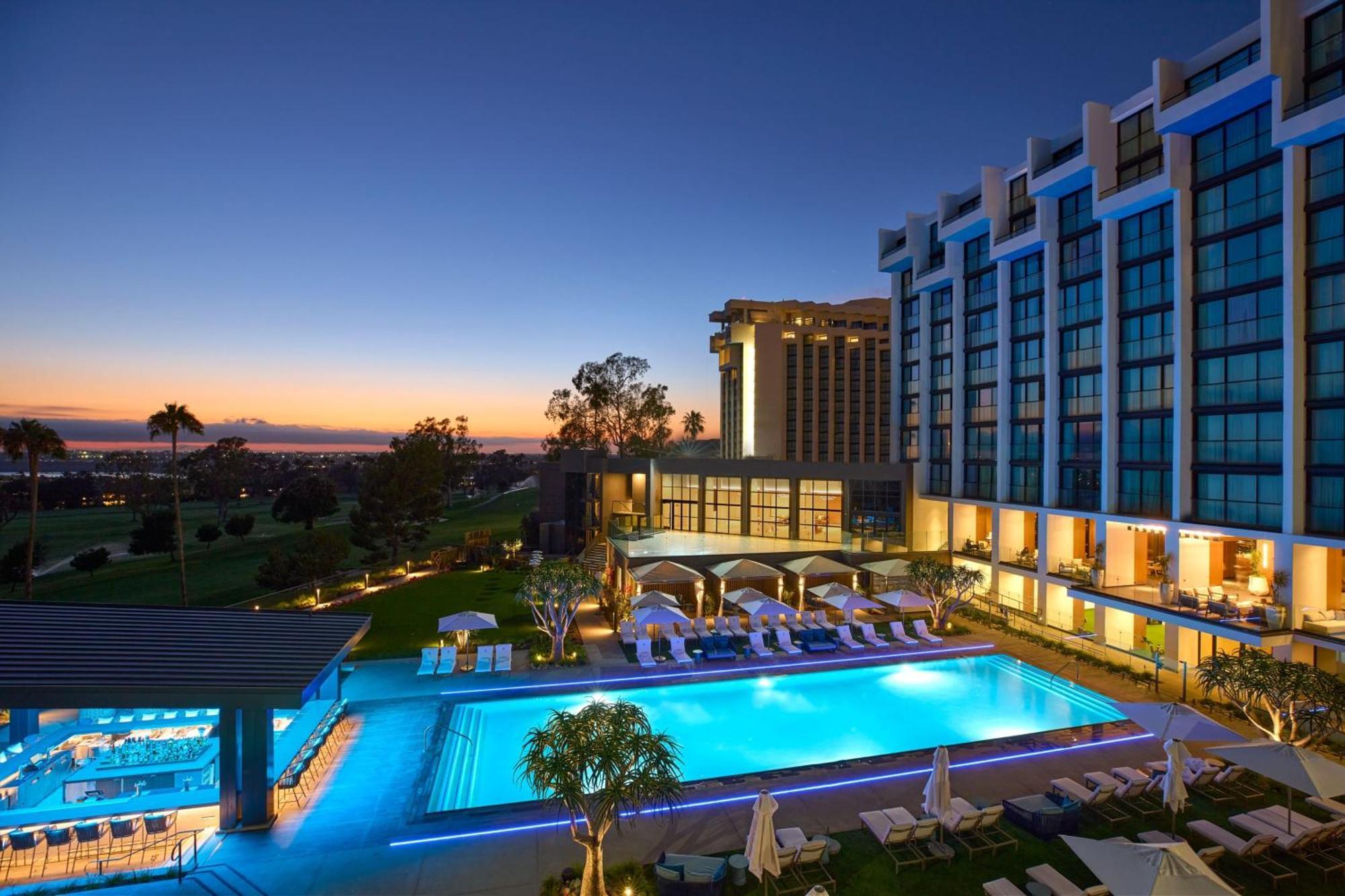Newport Beach, A Marriott & Hotel 4*